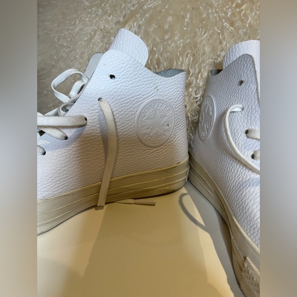 Converse White Leather Hightop Sneakers. - Picture 3 of 5
